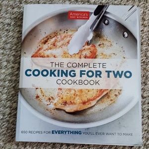 COOK BOOK / AMERICA'S TEST KITCHEN / COOKING FOR TWO